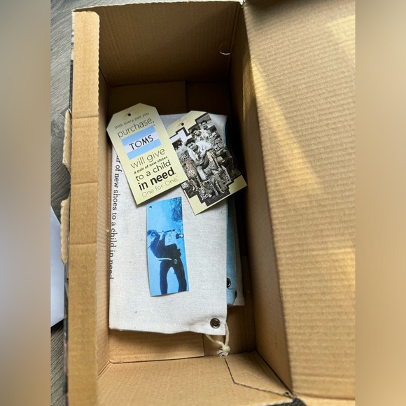 Tom classic flats in a stone washed twill color with original box & goodies - Picture 3 of 13